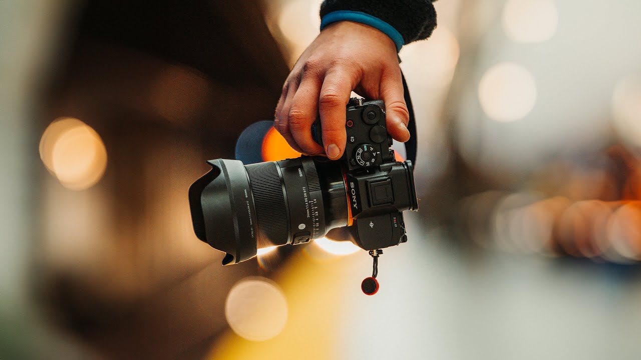 Rainy 24mm Street Photography | Sony A7RV