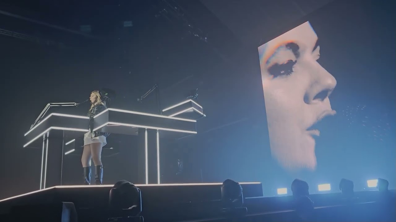 Louane au Zénith de Dijon (04/10/25) Part 1