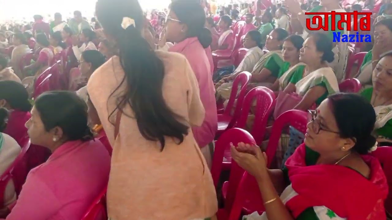 নাজিৰাত উদ্যমিতা আঁচনিৰ চেক লবলৈ আহি নাচিলে আনন্দত