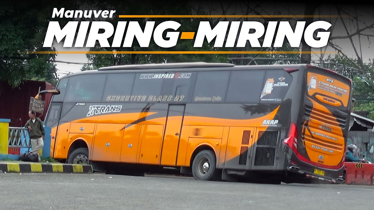 Aktifitas Keluar Masuk Bus di Terminal Jatijajar