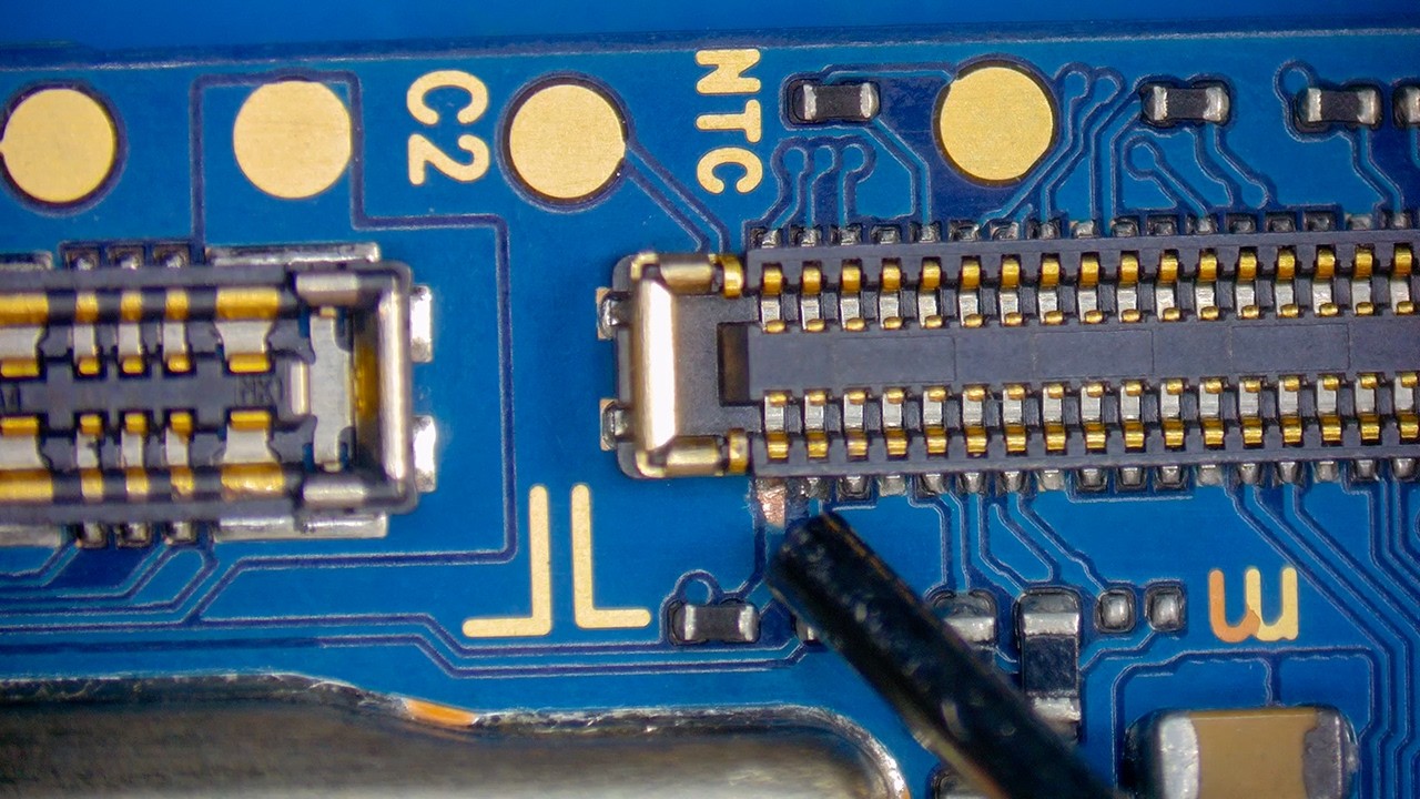 Moto G84 5G Caiu na Água e Não Liga (Parte 2: Desoxidação, Testes e Ressolda)