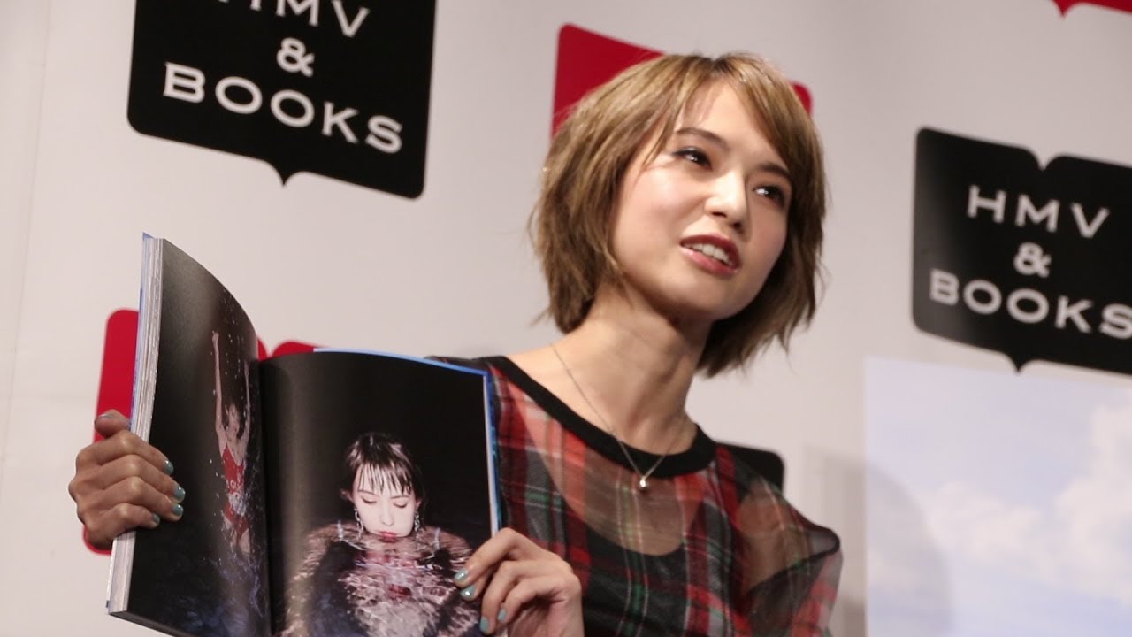 SCANDAL HARUNAが30歳を迎え初写真集発売！ 「プールの水着カットがお気に入り」
