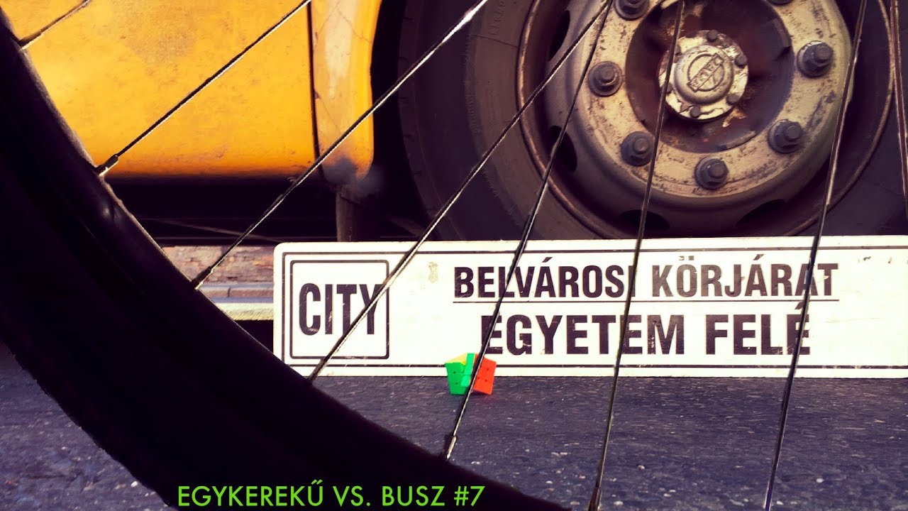 EGYKEREKŰN RUBIK-KOCKÁVAL A BUSZ ELLEN!