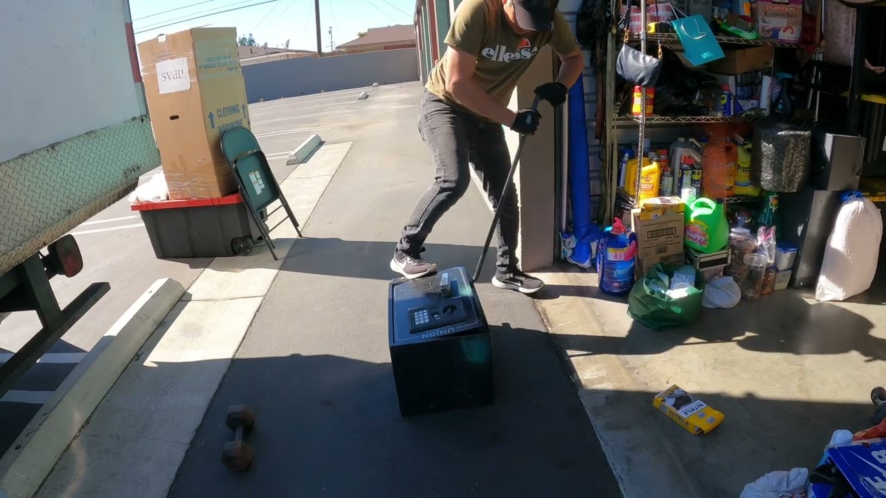 Parte 2: Abriendo caja fuerte que encontré en una bodega 💪😱