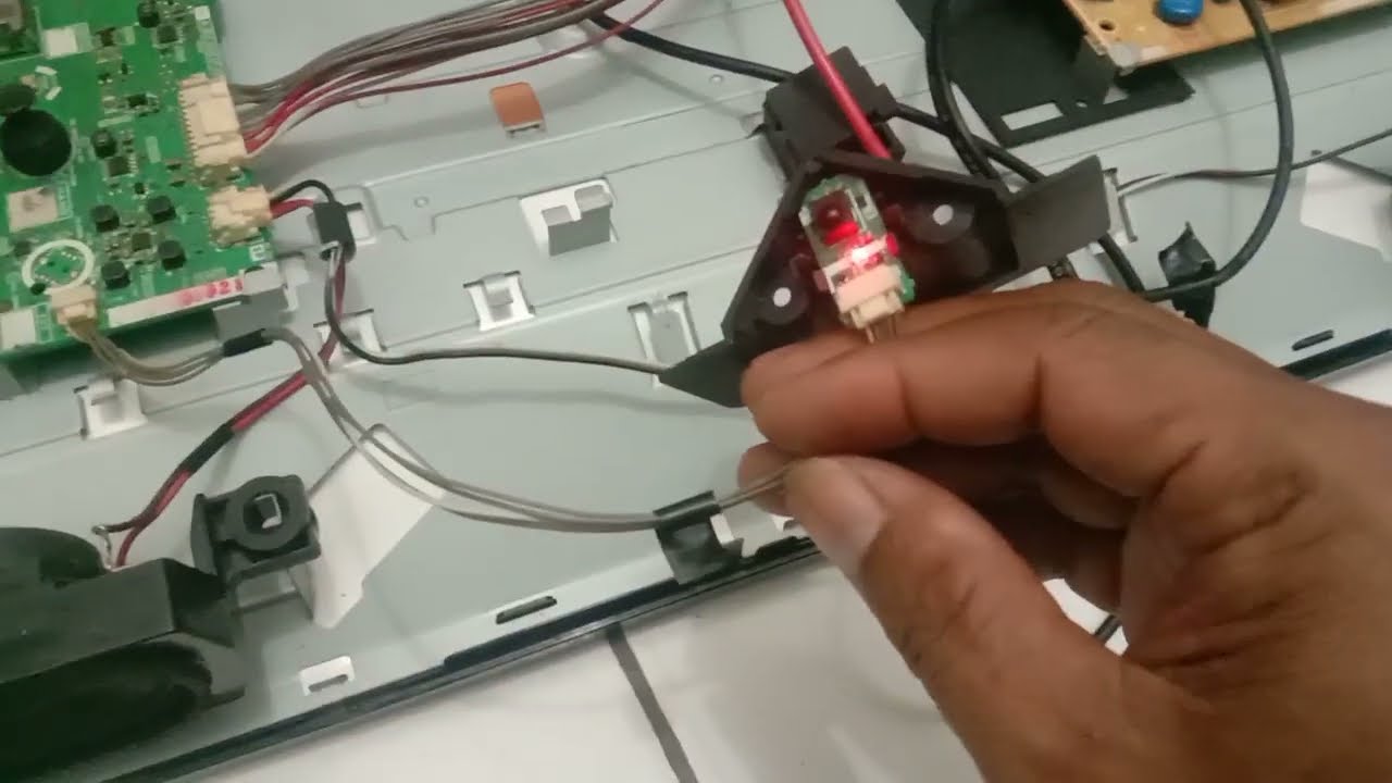 SERVIS TV LED SHARP LC32LE185I MATITOTAL LAMPU INDIKATOR TIDAK NYALA BIAYA NOL RP