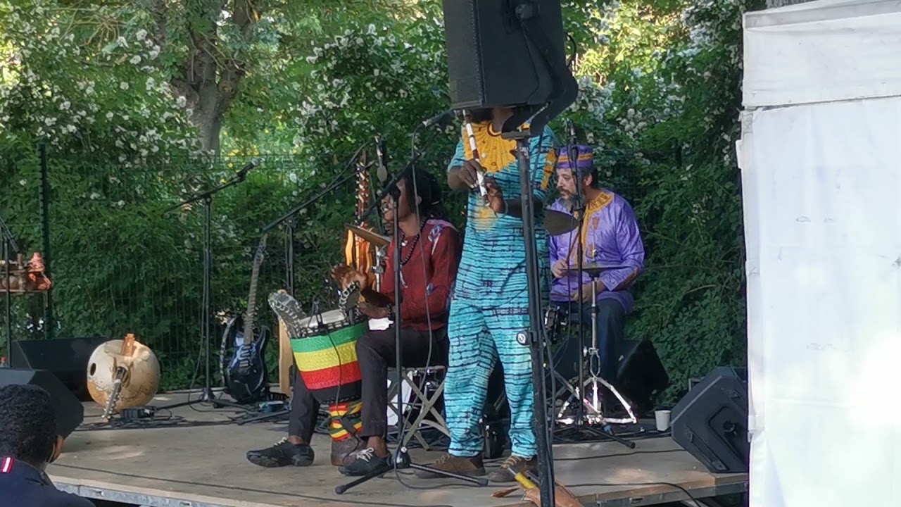 abdoulaye dafina. Mama. aux gresilles de Dijon. zutique production