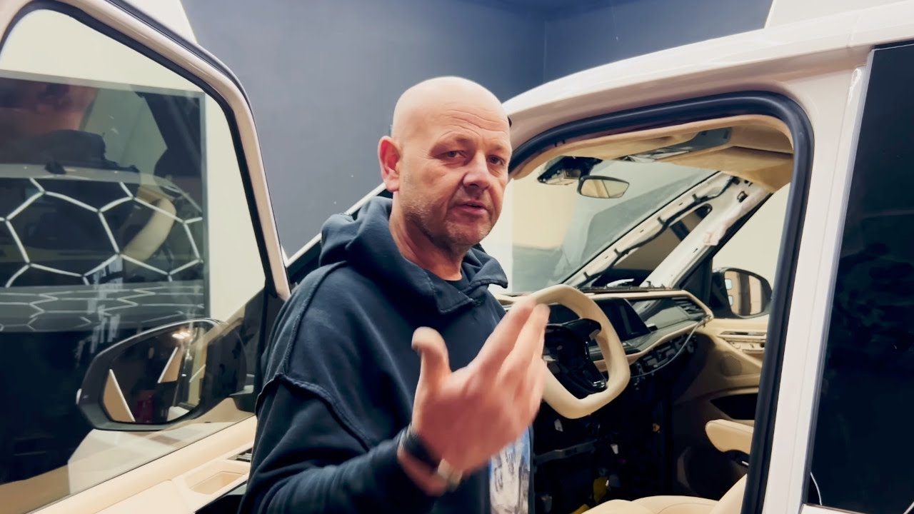 Zapraszam do wnętrza Busa z TVN Turbo. Duda kontra Szafrański