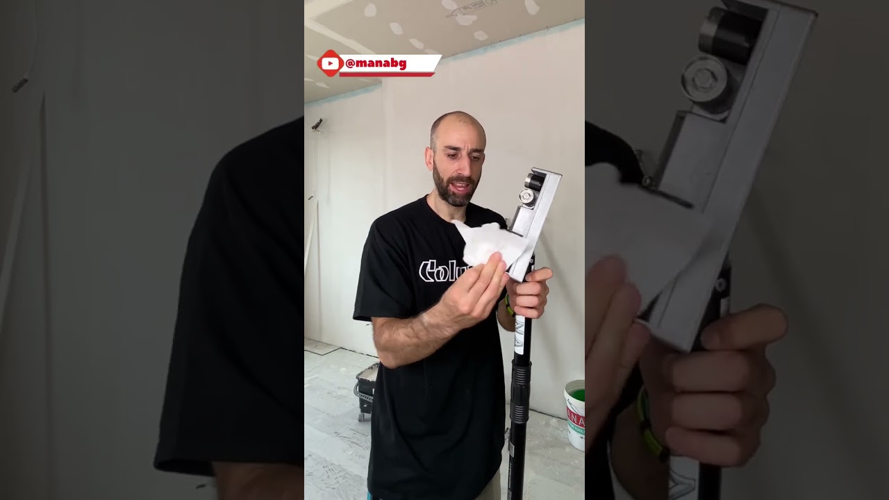 Шпакловане на вътрешен ъгъл между таван от гипсокартон и стена от мазилка с композитна лента.
