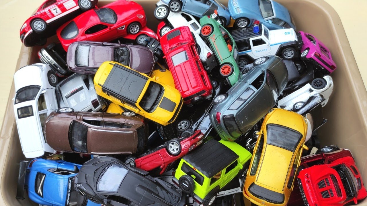 Box Full Of Diecast Cars 1/32, Welly, Kinsmart, Maisto, Jada, Newray, Sport Cars, SUV, Sedan