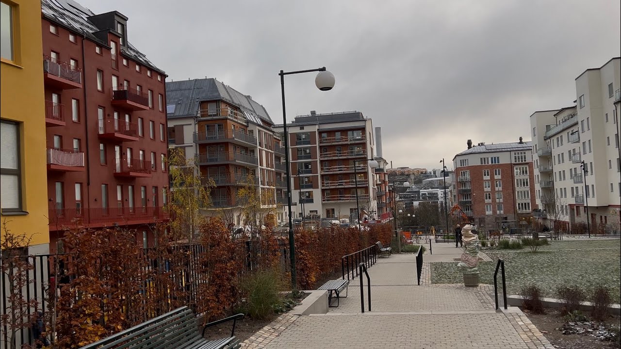 Stockholm Walks: Ringv&auml;gen - Norra Hammarbyhamnen. Very old and brand new areas of S&ouml;dermalm. 