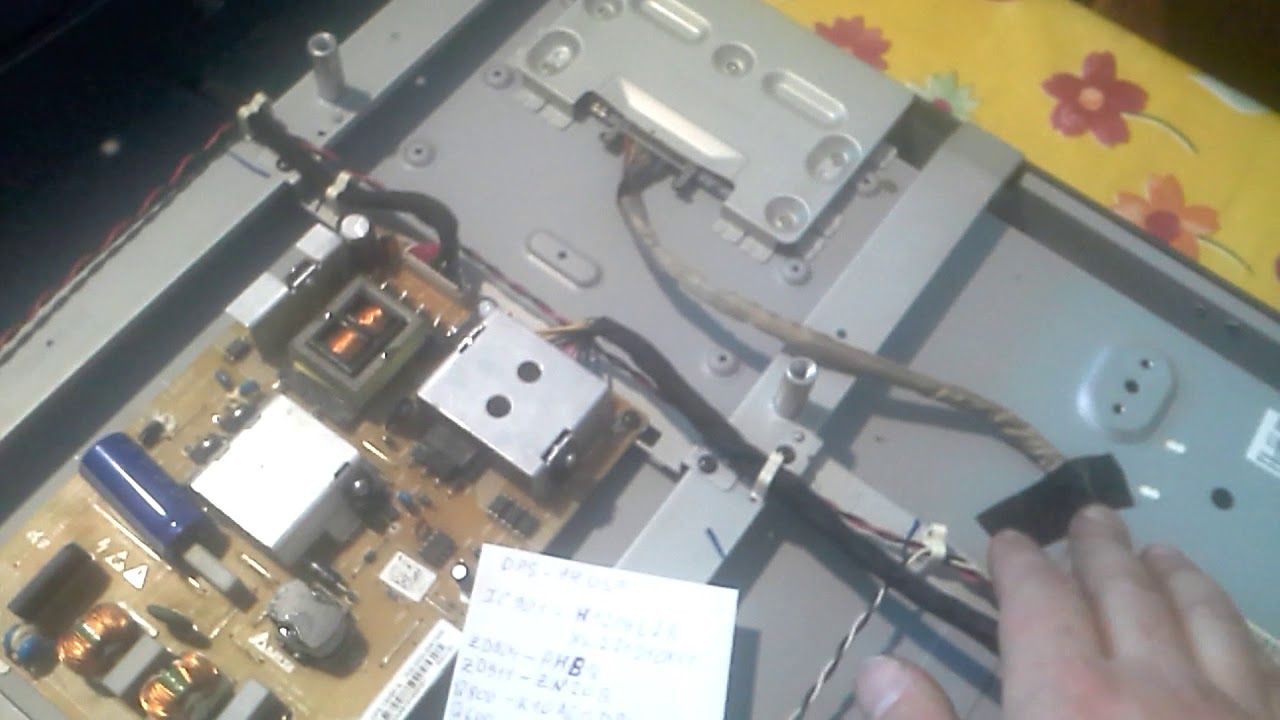 TOSHIBA 32LV933RB не включается