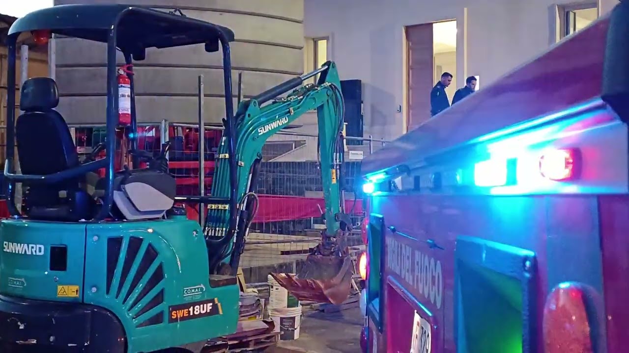 Sassari, incendio all’ex Turritania: in fiamme il tetto, nessun ferito