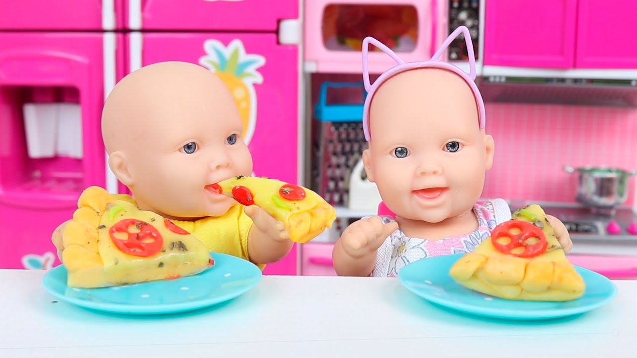 MEGIE E MIA FAZEM PIZZA PARA O JANTAR!