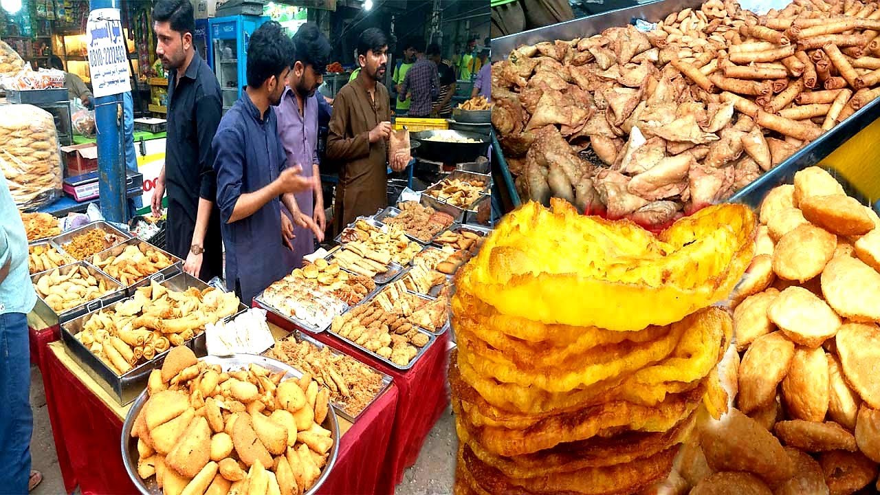Ramadan Street Food Before IFTAR | Heavy Rush on Iftar Time | Ramadan Street Special Roll & Samosa
