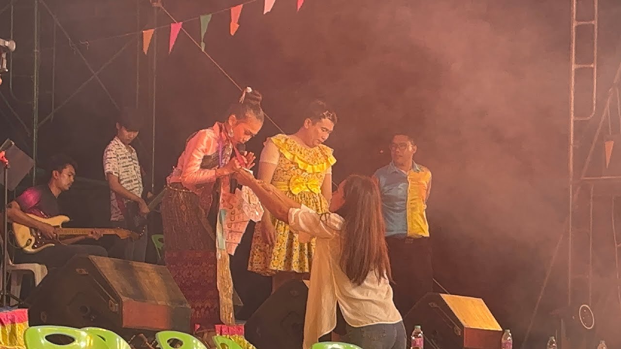 เพชรสะออน กับประสบการณ์ใหม่สองสาวบ้านศรีวิไล 