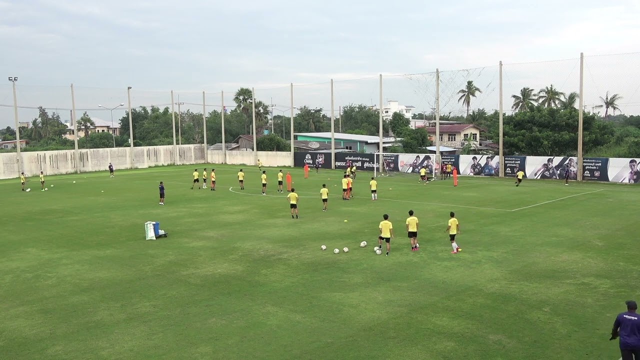 Padrao de passes com centros e finalizacoes. #soocer #performance #futebol #training