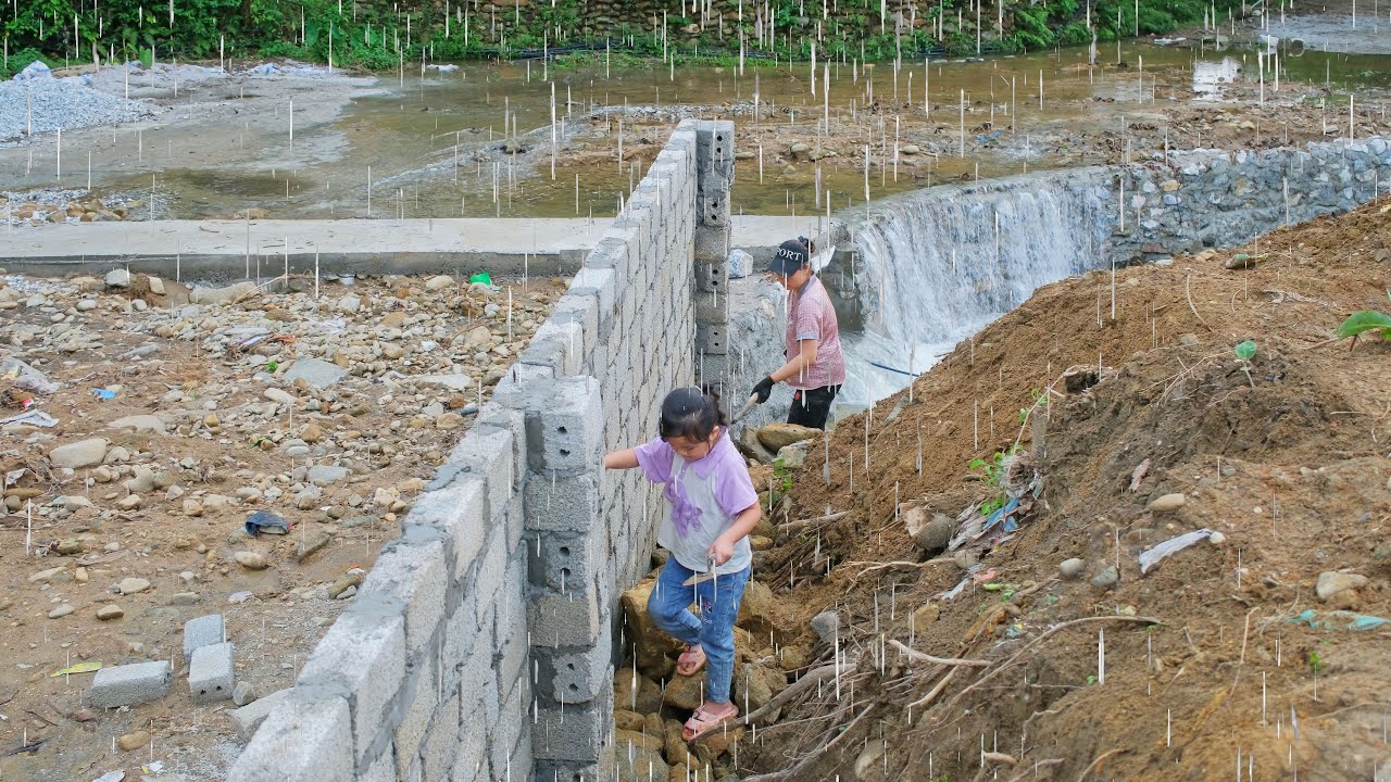 Building fences to prevent landslides, working days in rain and storms