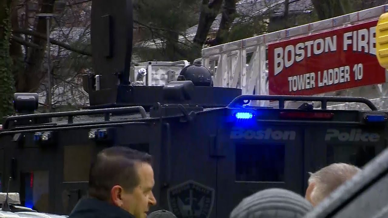 Boston firefighters hear gunshots while arriving at burning apartment building