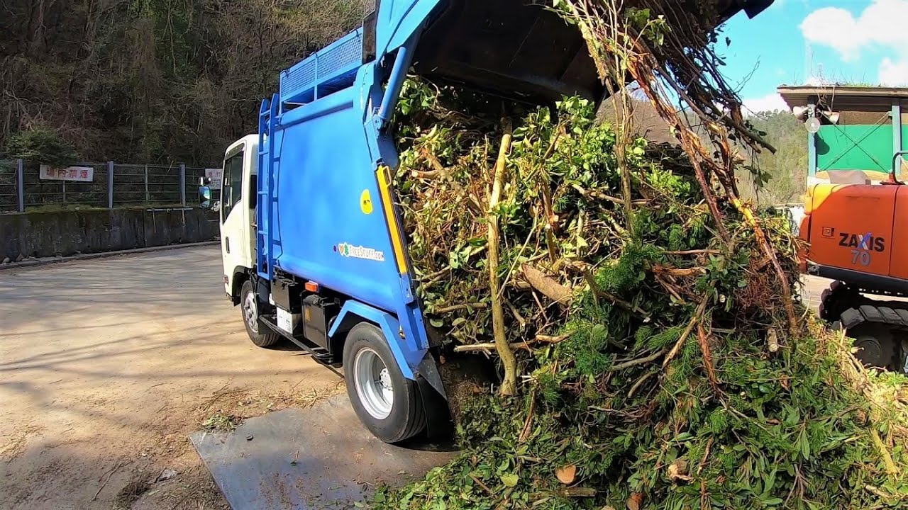 【パッカー車】大量！植木ごみの排出♪　塵芥車
