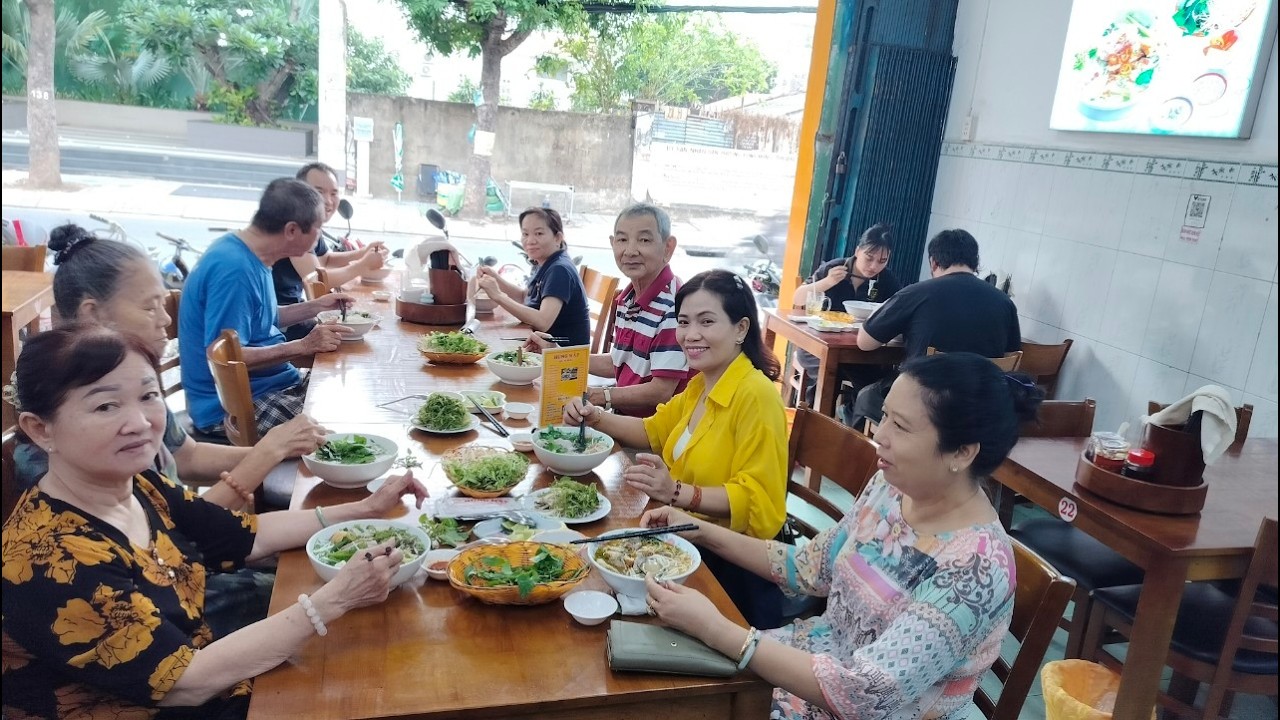 CHÚC MỪNG NĂM MỚI-NHÓM THỂ DỤC HÀ HUY TẬP