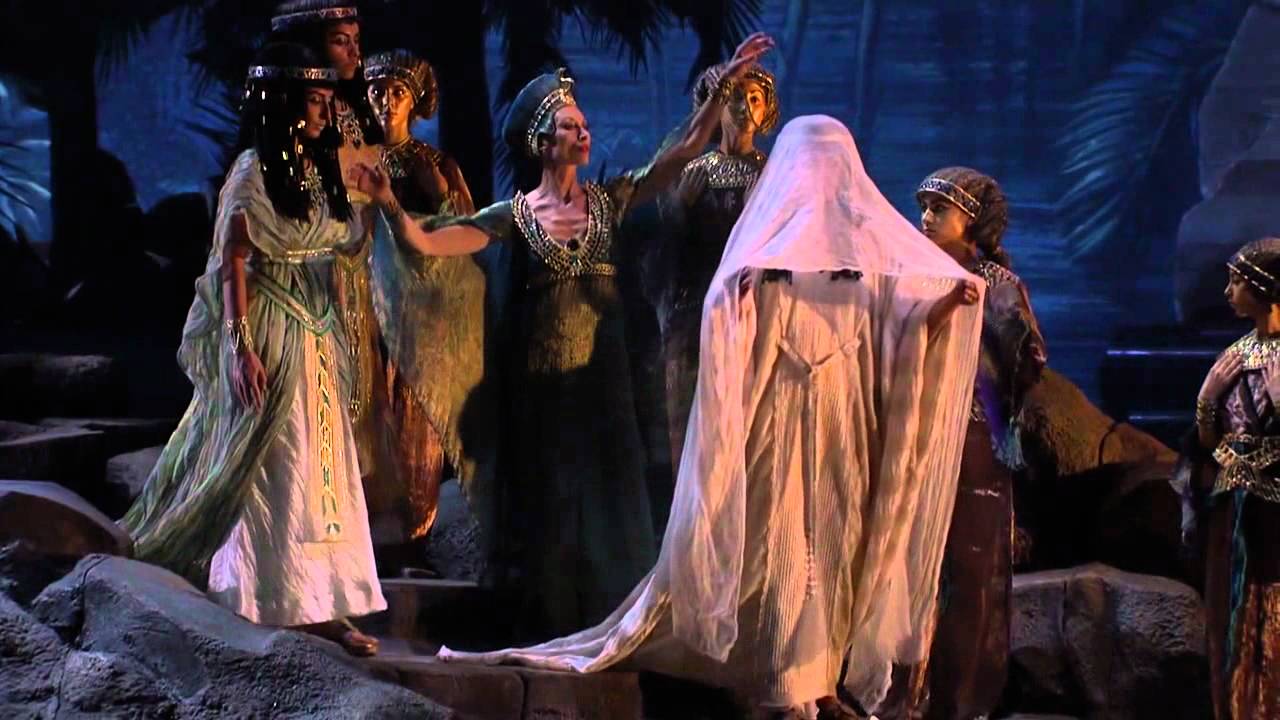 [HD] O tu che sei d'Osiride... Vieni d'Iside al tempio - La Scala. 2006. (from Verdi's Aida)