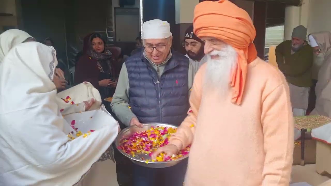 Mahant Ram Singh Ji Nirmal Ashram Rishikesh Serving Langar & Distribution Woolen Clothes 19-1-2026