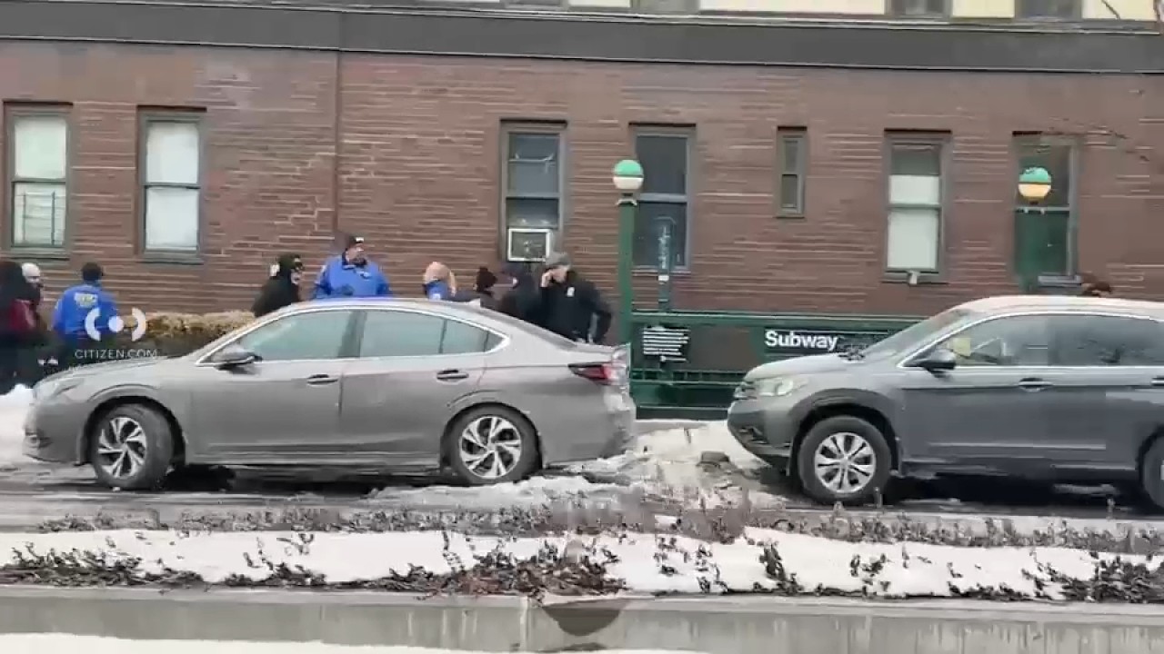 Man dead after being shot at Bronx subway station platform