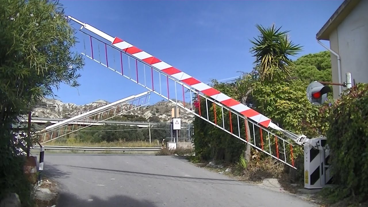 Spoorwegovergang Roccella Ionica (I) // Railroad crossing // Passaggio a livello