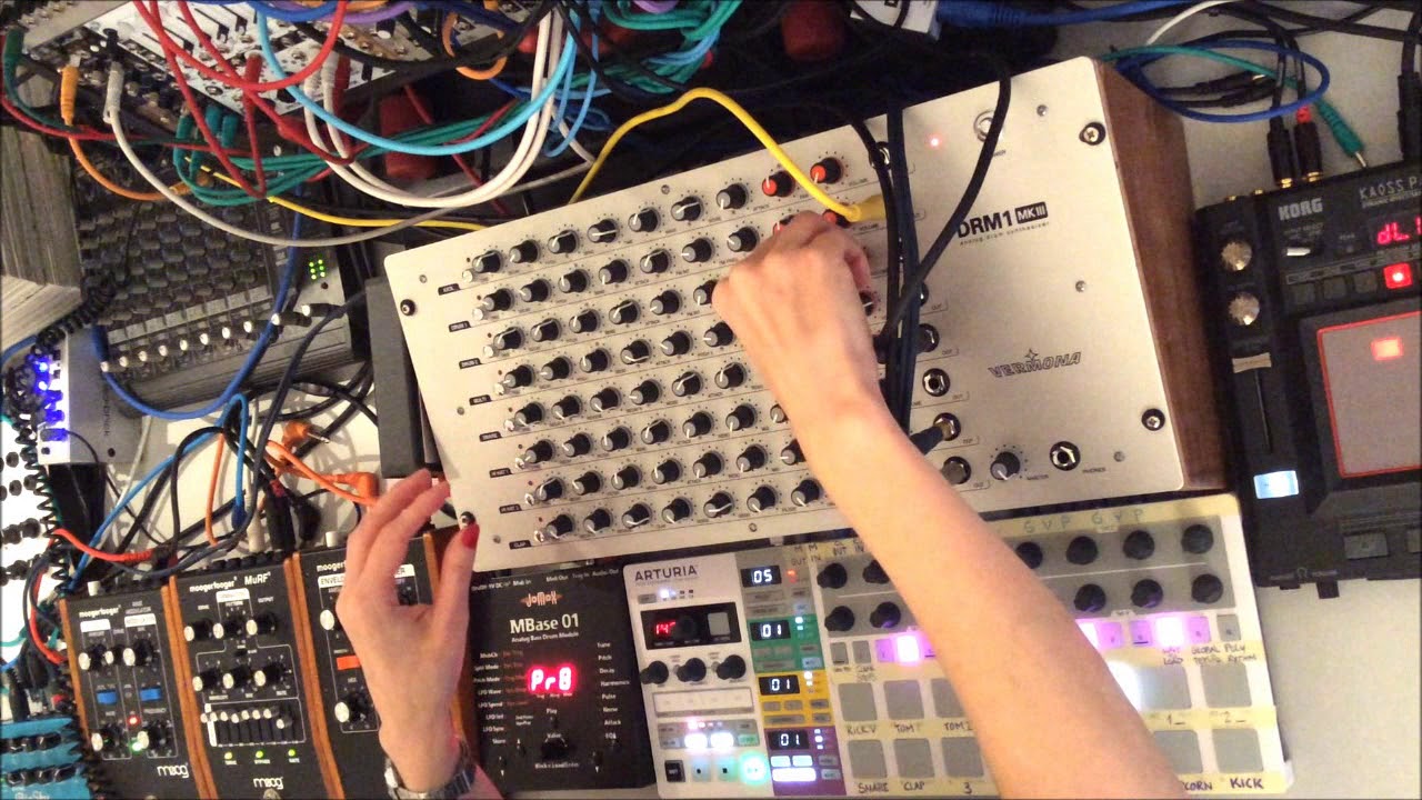 Vermona drm1 meets Jomox Mbase, with Beatstep Pro and FX