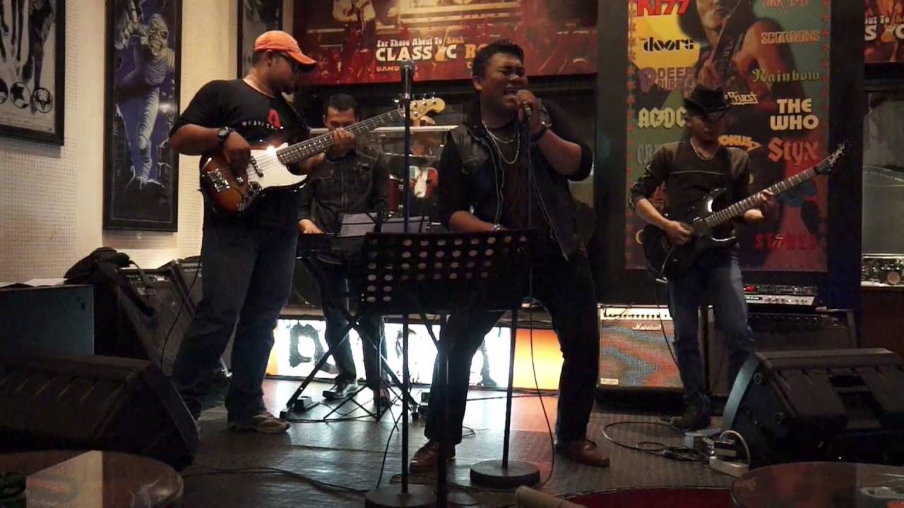 Toejoeh Band Bandung - 1  ( Classic Rock Cafe ) ALL Cover