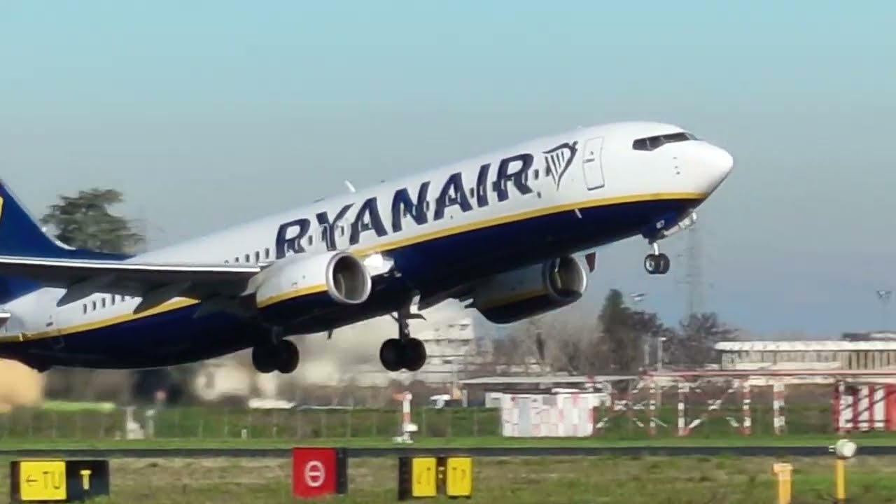 RYANAIR MAX 737 NICELY TAKE OFF #airplane #airport #europe #flight #views #ryanair 