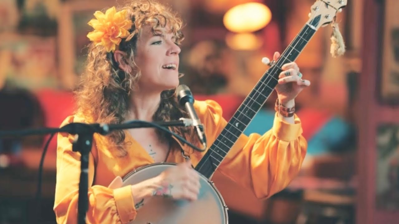 Meredith Moon - Diamond Joe (Clawhammer Banjo)