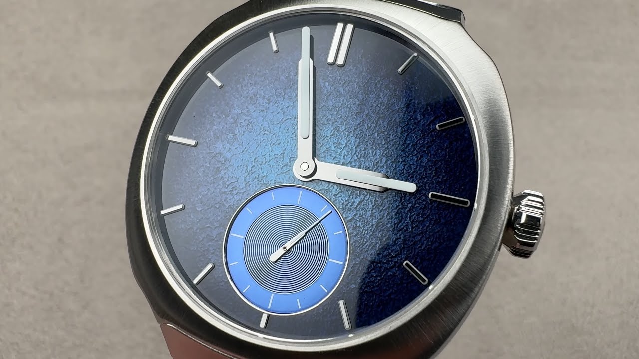 H. Moser & Cie Streamliner Small Seconds Aqua Blue Fumé Enamel Dial 6500-1200 -Hands-On Watch Review