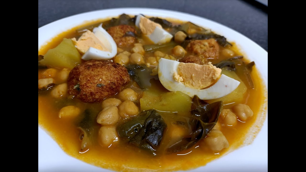 POTAJE DE GARBANZOS CON ACELGAS Y ALBONDIGAS DE BACALAO.