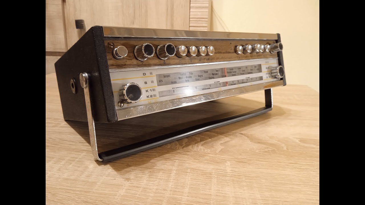 Jowita cz 2 . Oglądamy radio Jowita 2. Naprawa urwanej  linki skali.