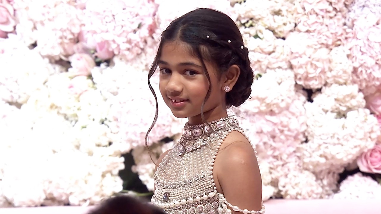 Allu Arjun Daughter Allu Arha Cute ExpressionsVisuals @ Allu Sirish & Nayanika Pre Wedding Reception