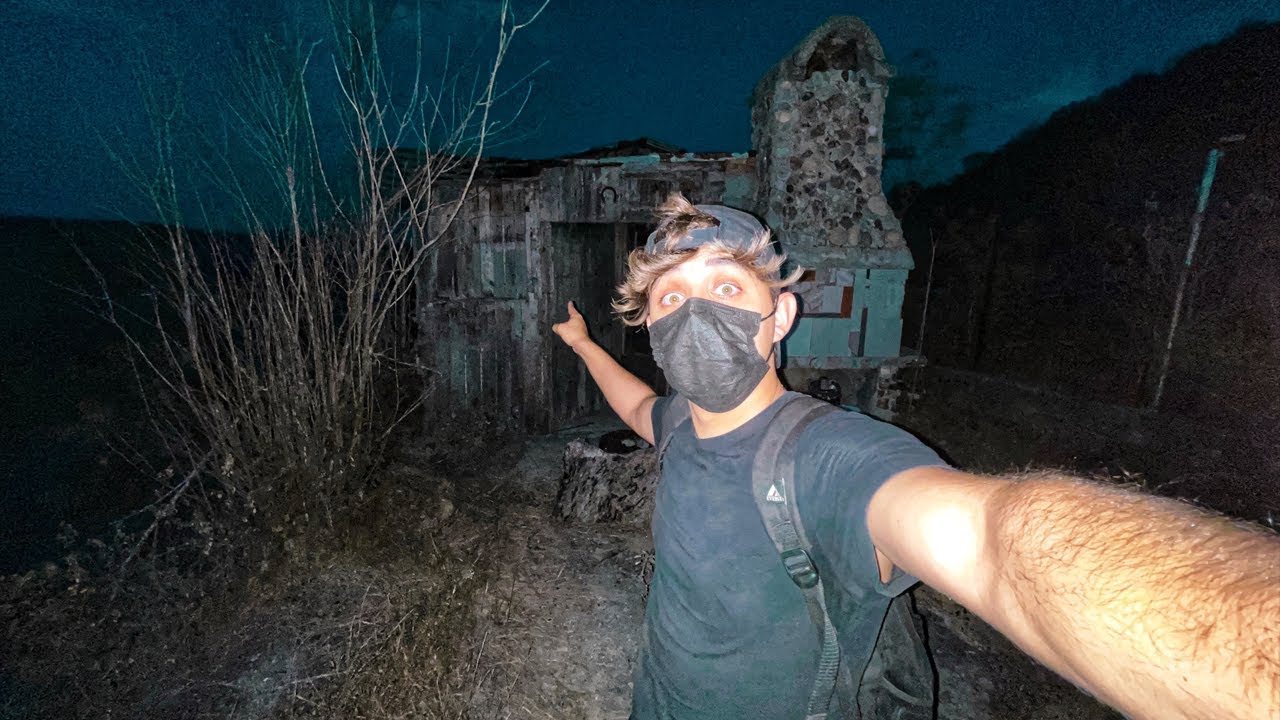 Pase la Noche Solo en la Casa Maldita de una Bruja en la Montaña