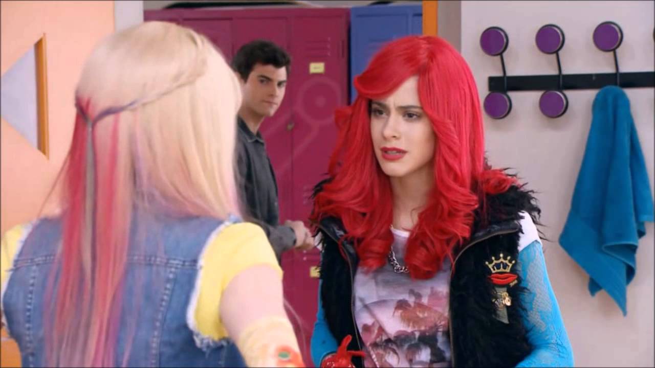 Fausta heeft de slappe lach - Violetta 3