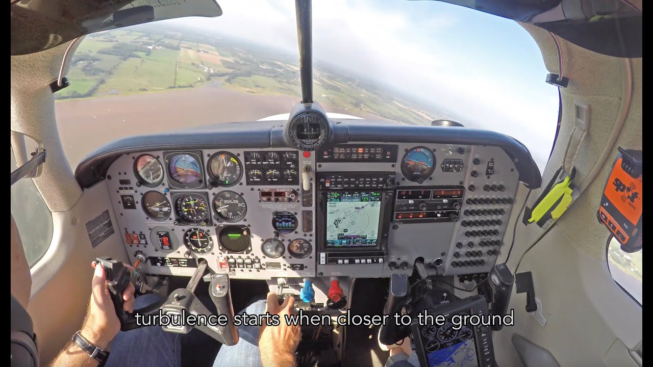 Mooney Ovation - landing at 27 knots wind in Canada!