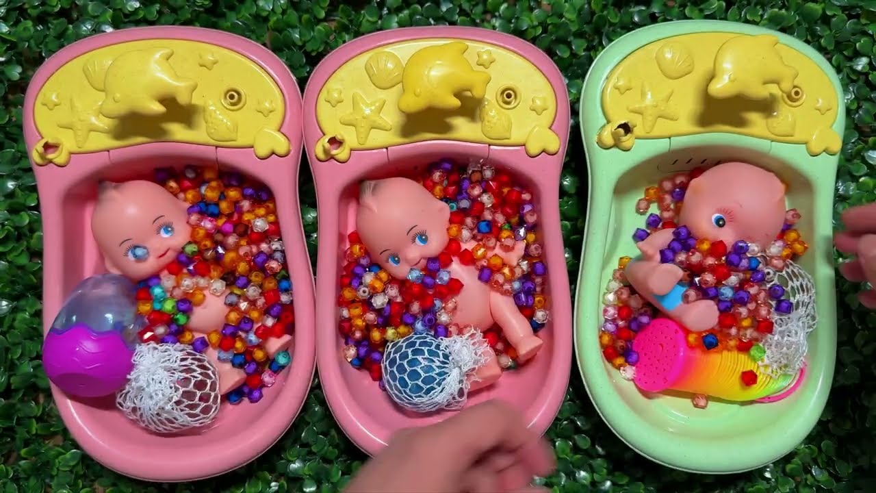 Magic Slime Cutting with M&M’s Inside Rainbow Bathtubs
