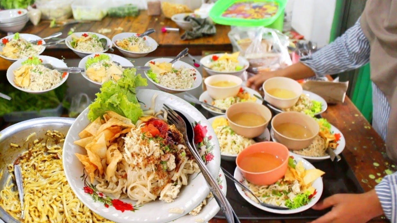 Pangsit Jakarta dan Nasi Krengsengan serba 10 ribu ALBY 5758 !! || Kuliner Sidoarjo