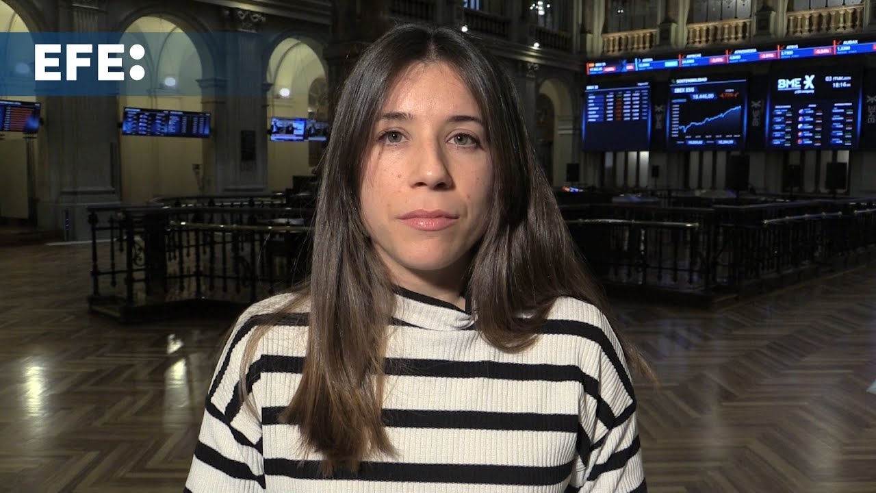 El IBEX 35 baja el 4,55 % y borra las ganancias anuales, pero sostiene los 17.000