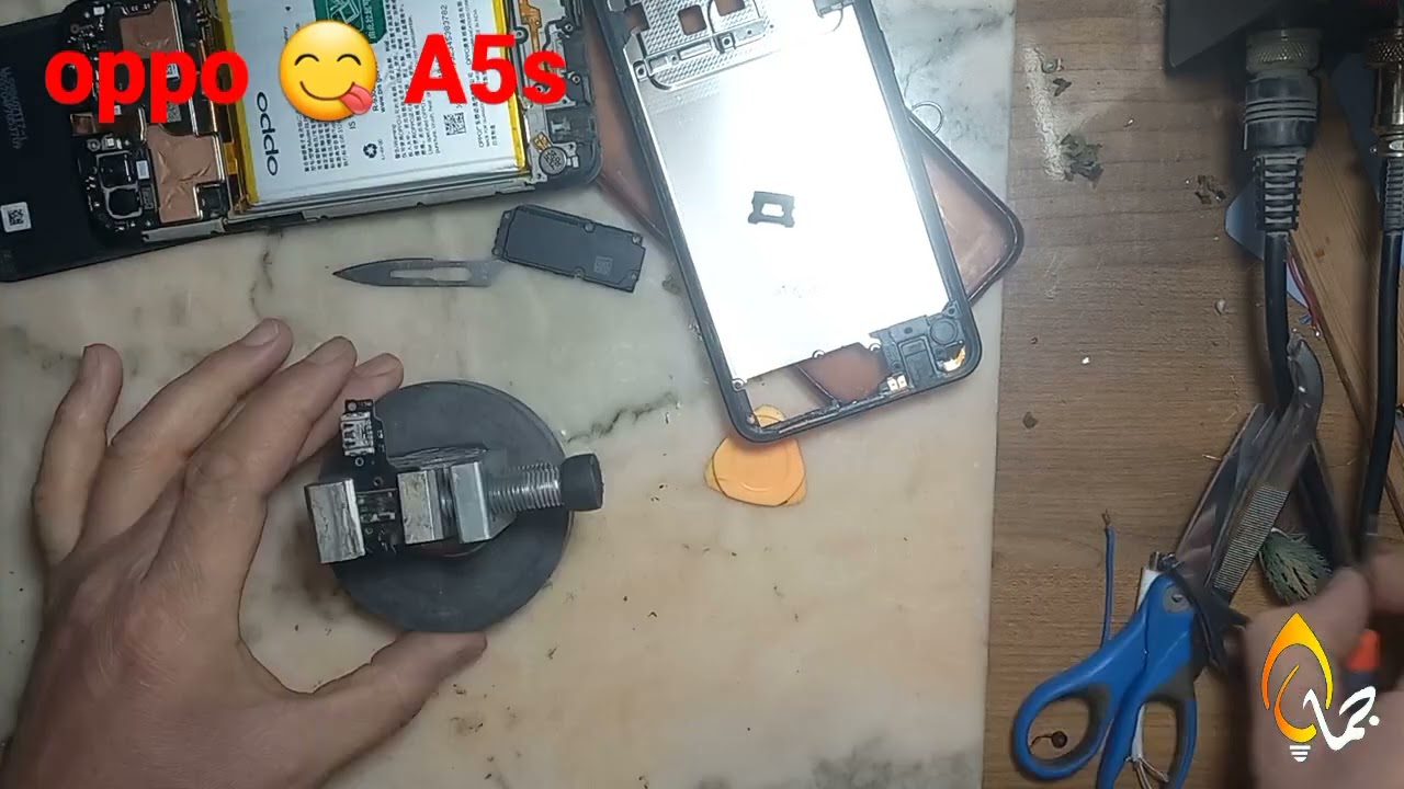 #شاهد_بالفيديو تغيير: كنيكتور الشحن لهاتف oppo 😋 A5s📍مكتبة بن حمادة بفضالة 👈 الموثوقية .