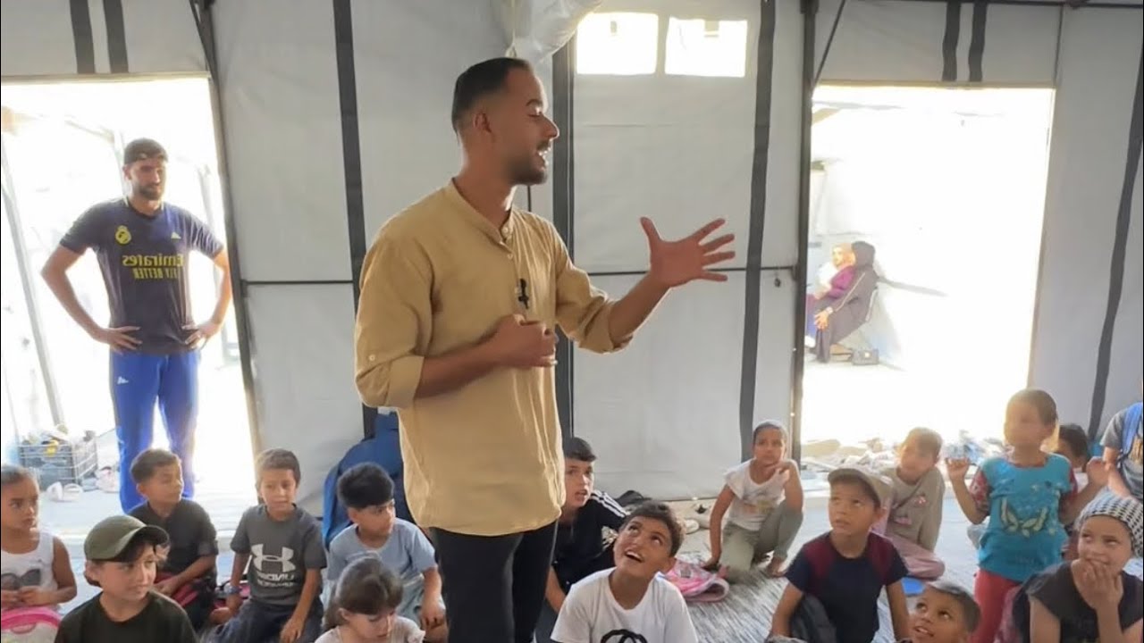 فاعلية توزيع وجبات علي الطلاب بالخيمة التعليمية تعليقك معهم