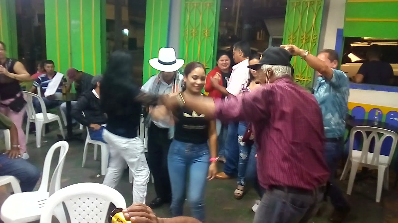 EL AGUA FIESTAS AGUSTIN BEDOYA