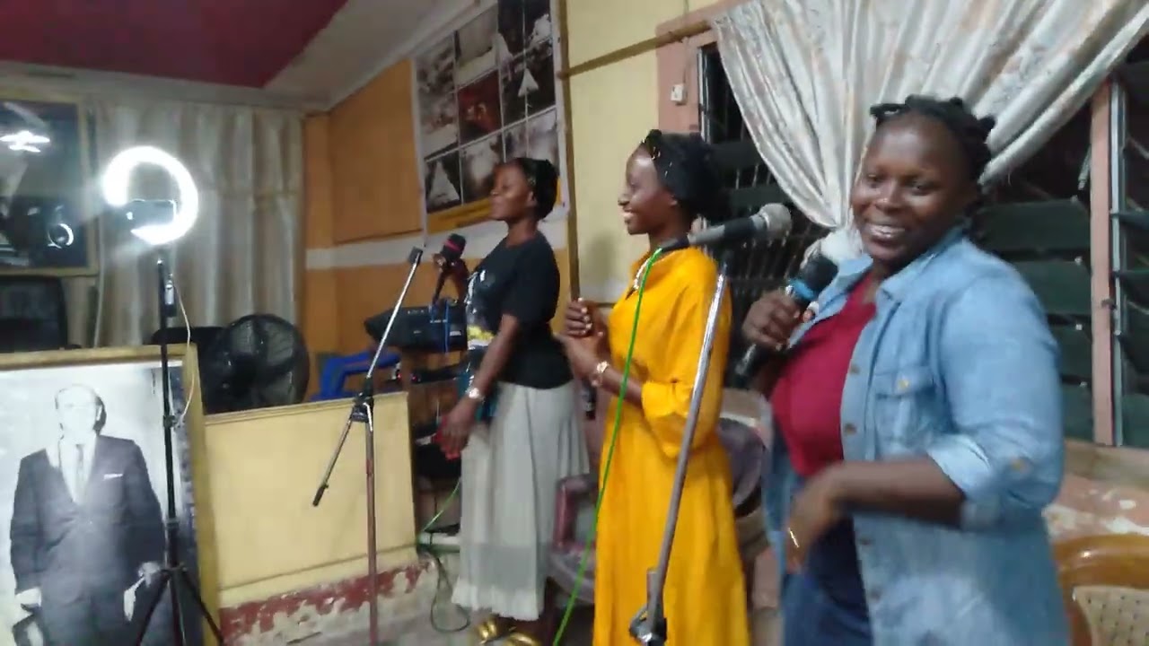 C' etait a l'honner de l' anniversaries de notre soeur 