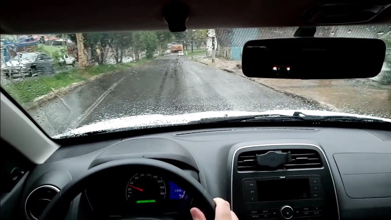 Renault kwid | Dirigindo na chuva
