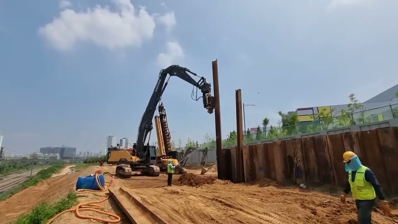 세이브 바이브로 햄머 사이드그립 작업(SIDE GRIP TYPE PILE DRIVER)