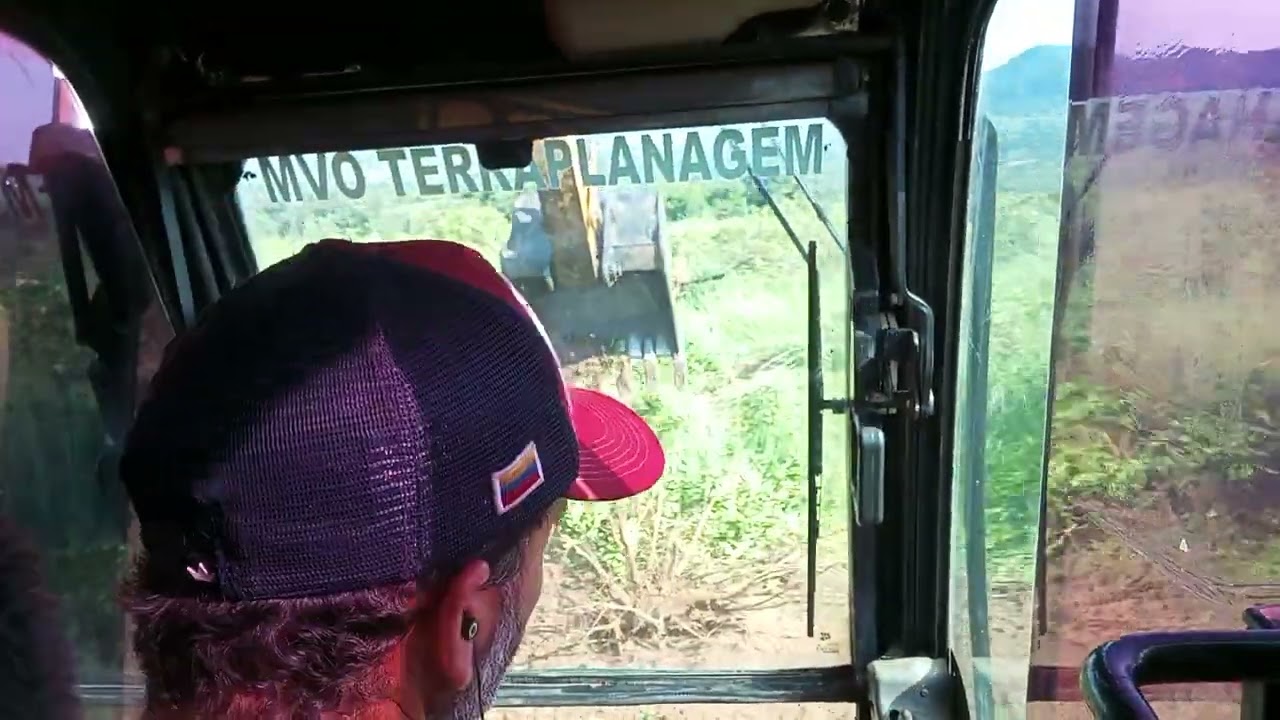 Arrancando laranja 🍊 com escavadeira hidráulica 
