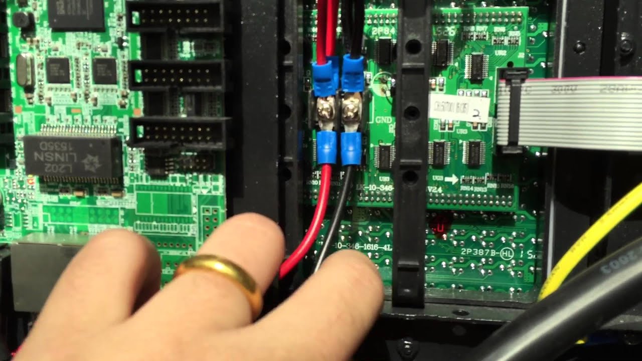 Comparison between Outdoor SMD3535 P8 and DIP346 P10 led screen